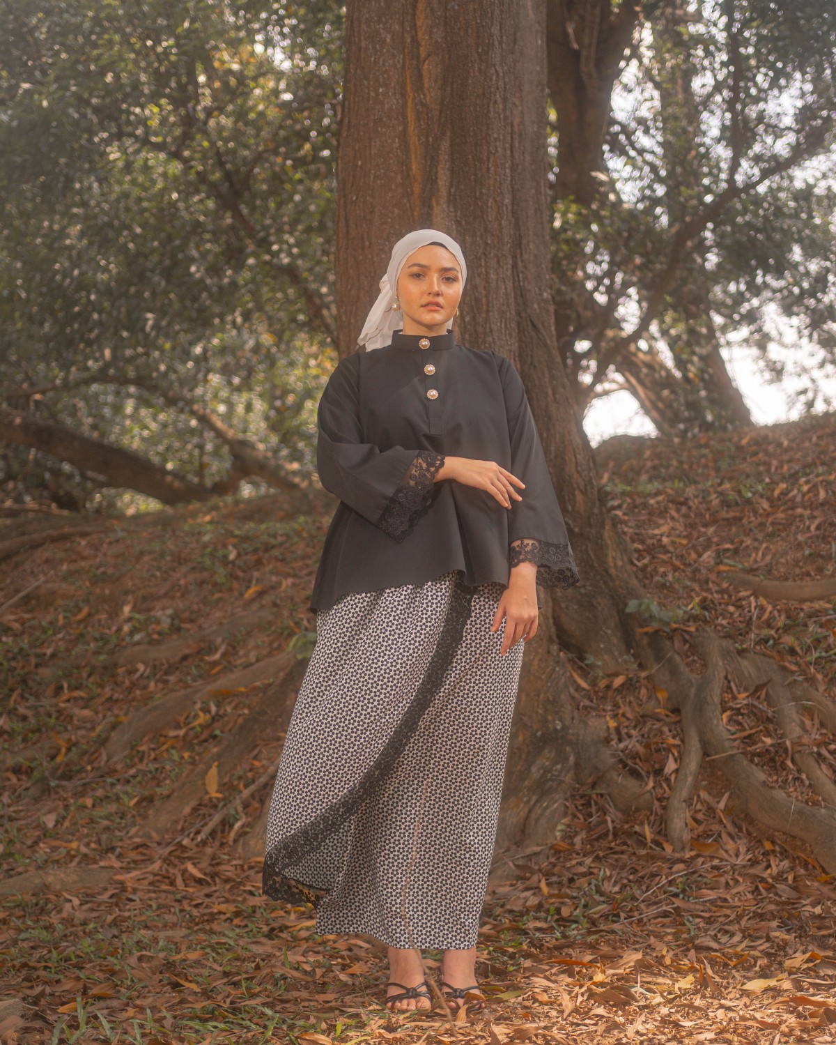 Nona Ajijah Kurung (Black)