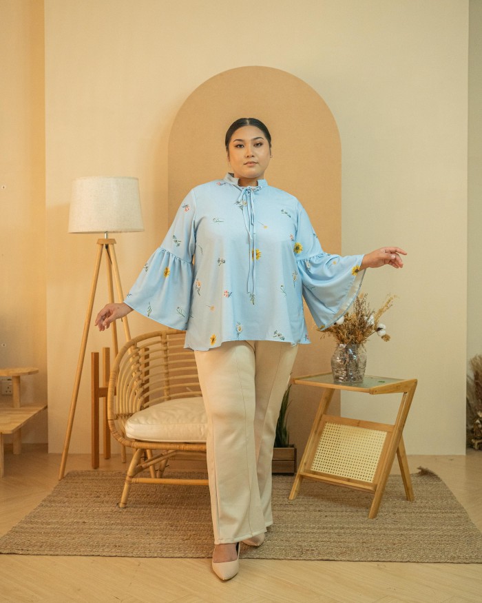 Dehlia Bell Sleeve Top (Baby Blue)