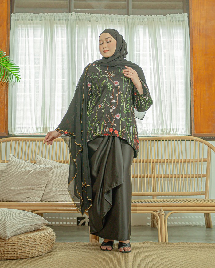Ewan Sapora Embroidery Tulle Pareo (Black)