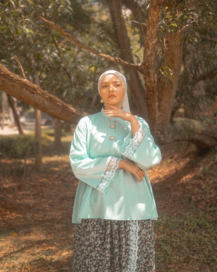 Nona Ajijah Kurung (Tiffany Green)
