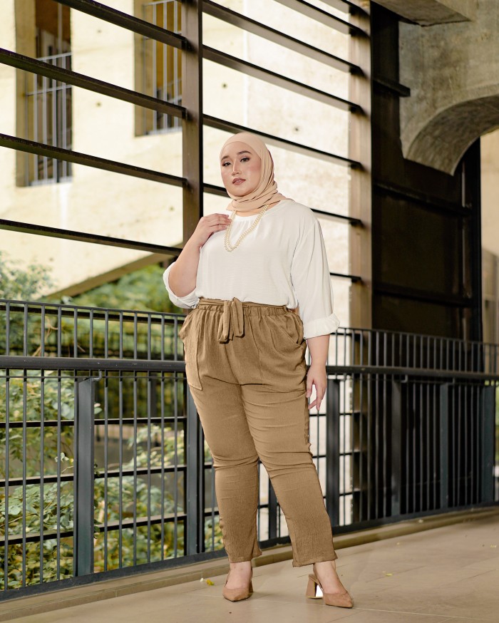 Della Paperbag Waist Tapered Pants (Khakis)