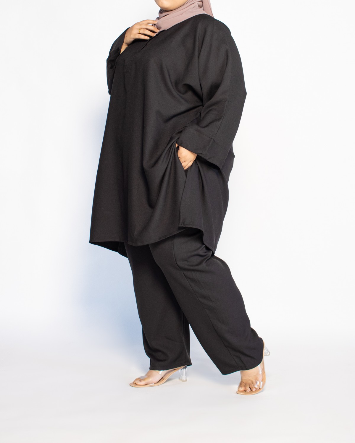 Waheeda Suit (Black)