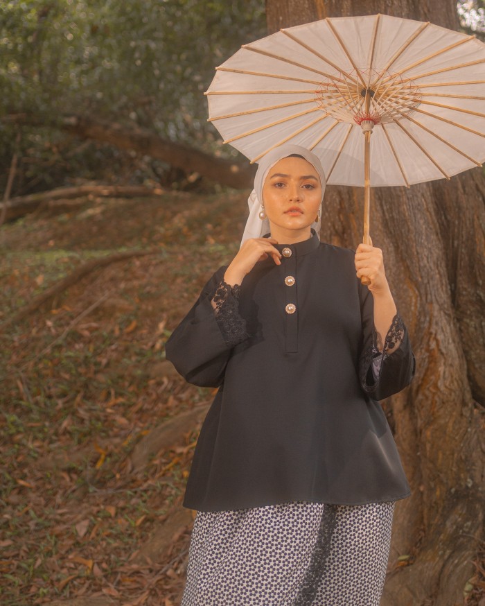 Nona Ajijah Kurung (Black)