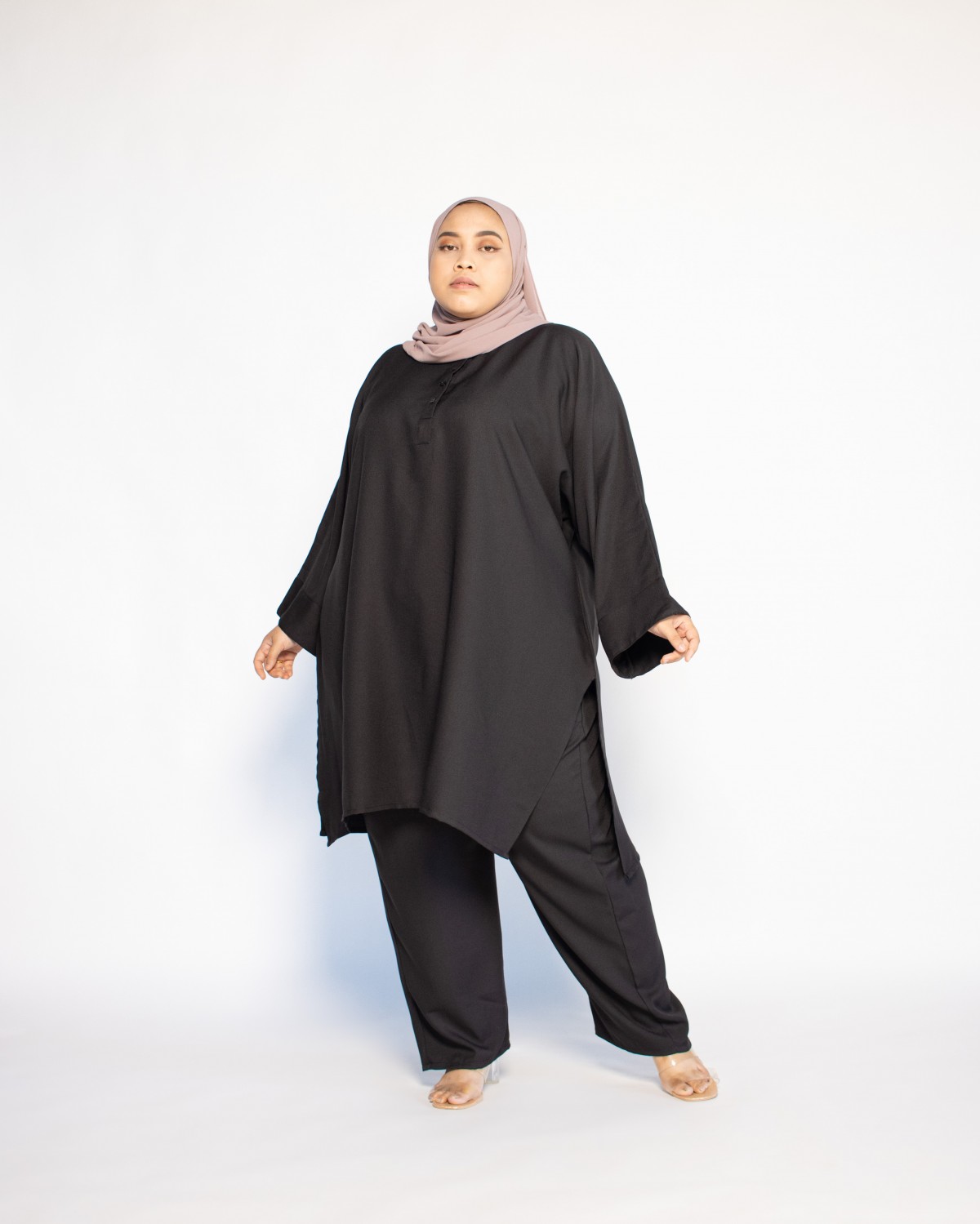 Waheeda Suit (Black)