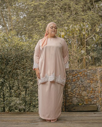 Ayong Kamareah Lace Kurung (Soft Peach)