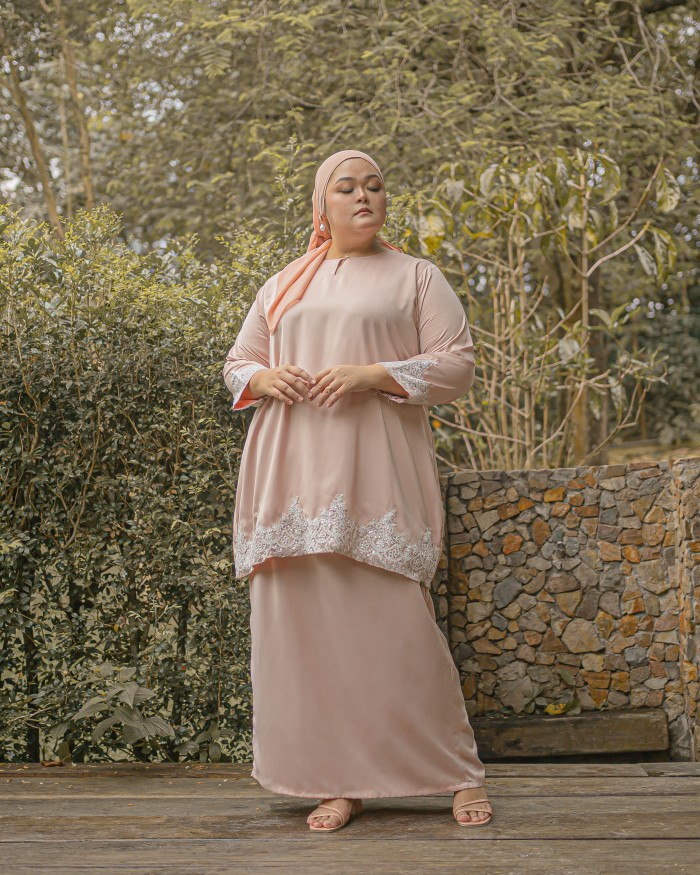 Ayong Kamareah Lace Kurung (Soft Peach)