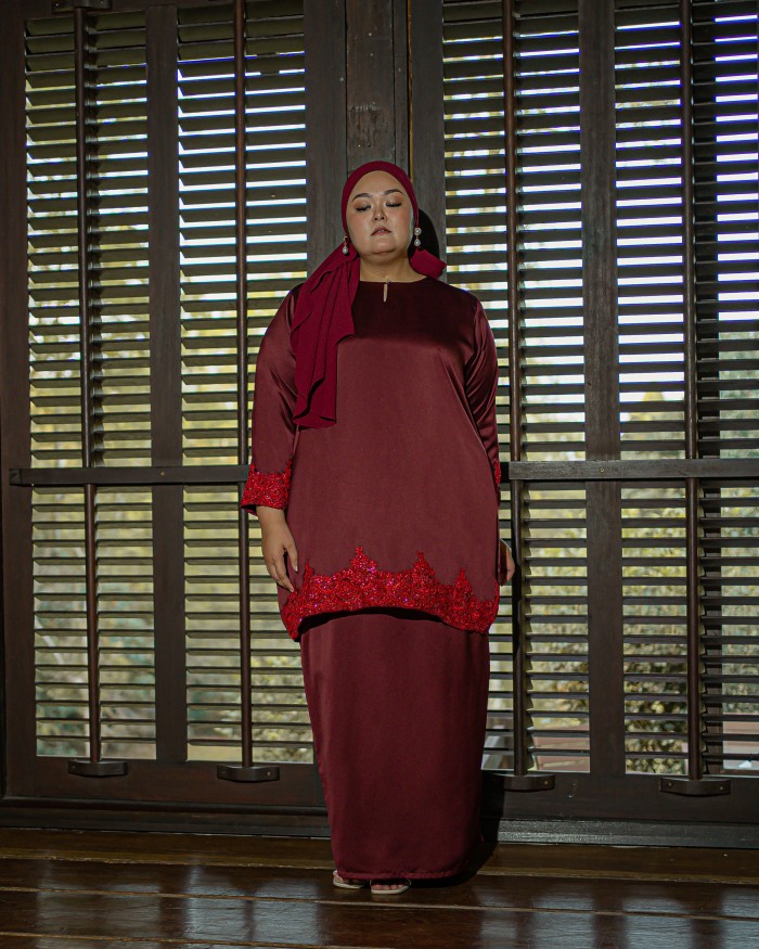 Ayong Kamareah Lace Kurung (Burgundy Maroon)