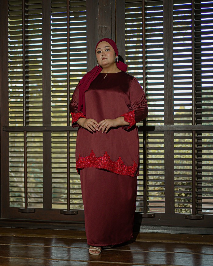 Ayong Kamareah Lace Kurung (Burgundy Maroon)