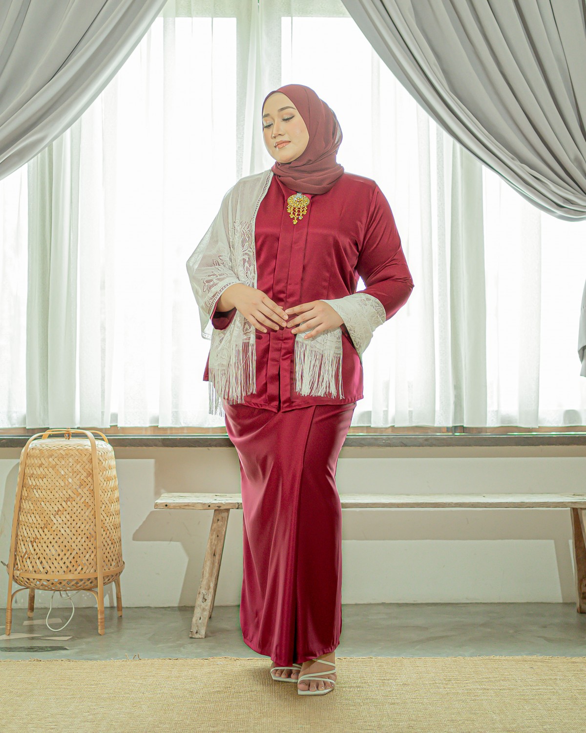 Ewan Rokeah Kebaya (Fuchsia Red)