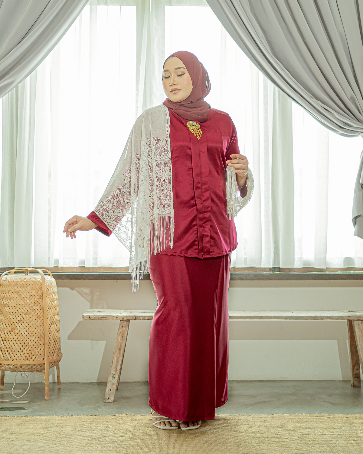 Ewan Rokeah Kebaya (Fuchsia Red)