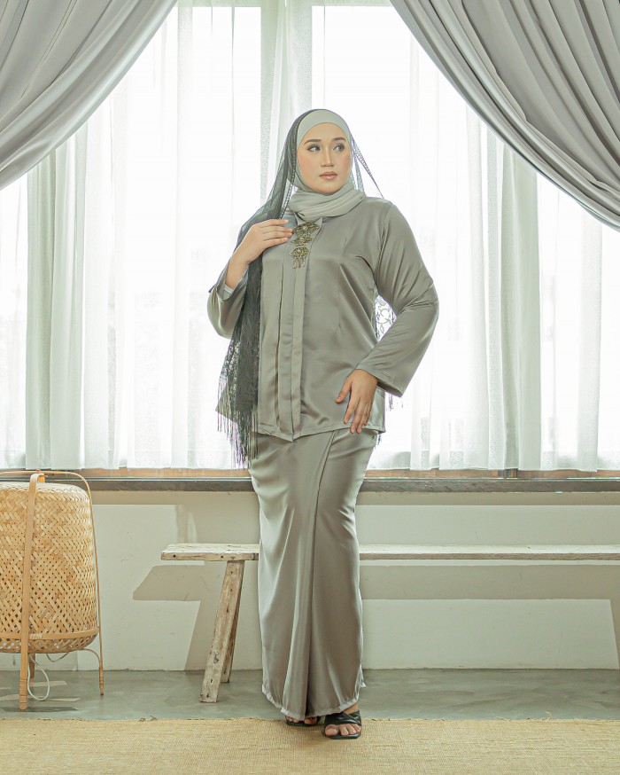 Ewan Rokeah Kebaya (Grey)