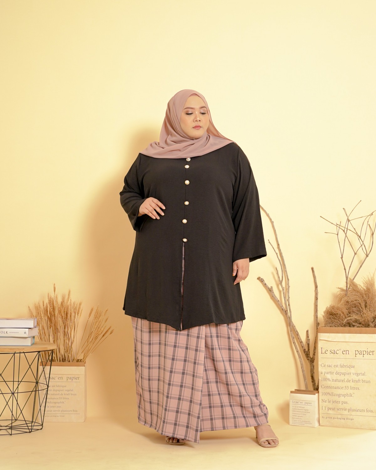 Nur Fateema Button Kebarong 2.0 (Black/Nude)