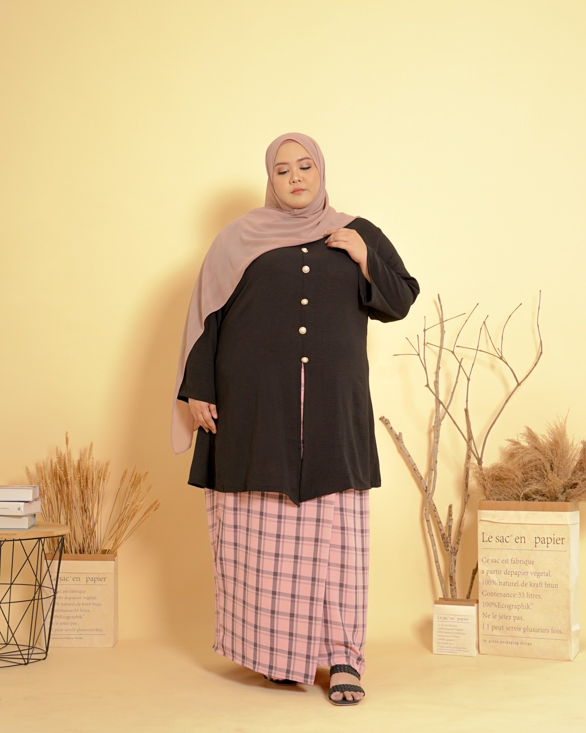 Nur Fateema Button Kebarong 2.0 (Black/Pink)