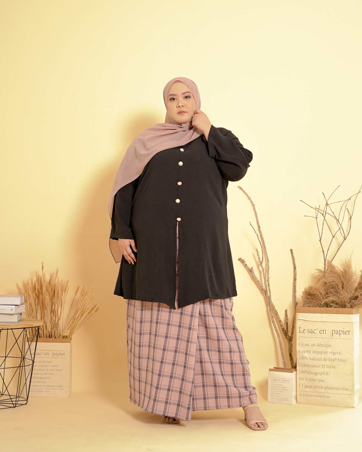 Nur Fateema Button Kebarong 2.0 (Black/Nude)