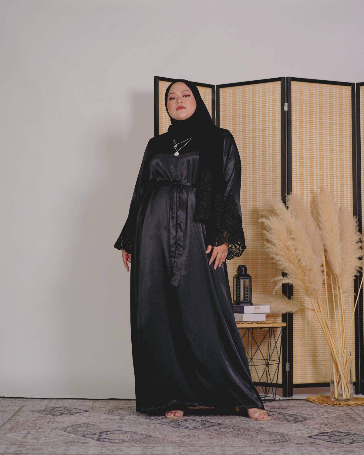 Hajeema Lace Abaya (Black)