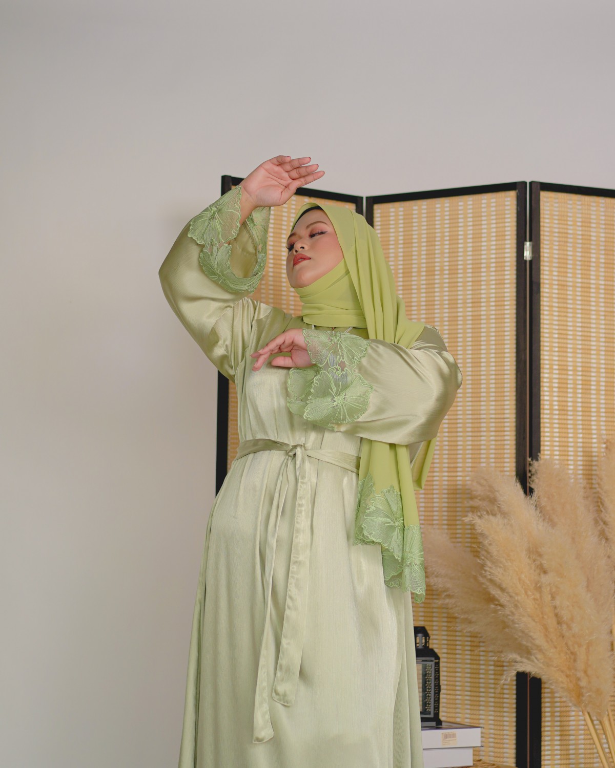 Habeeb Lace Abaya (Pistachio Green)