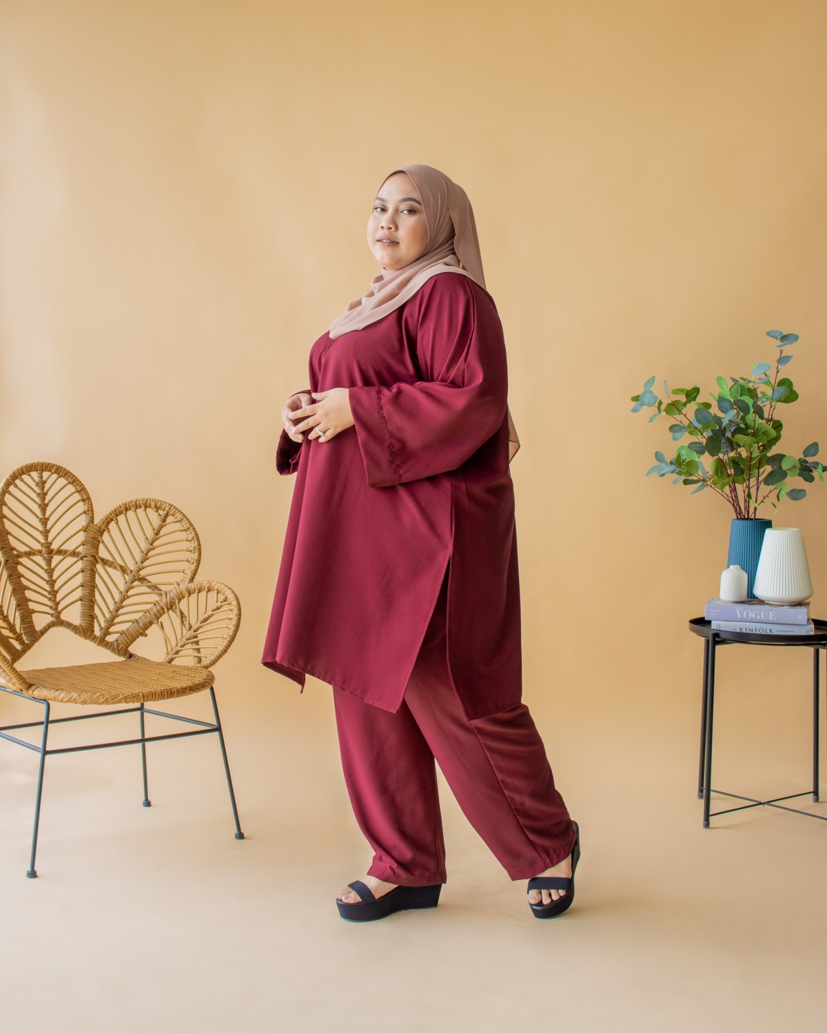 Waheeda Suit (Maroon)