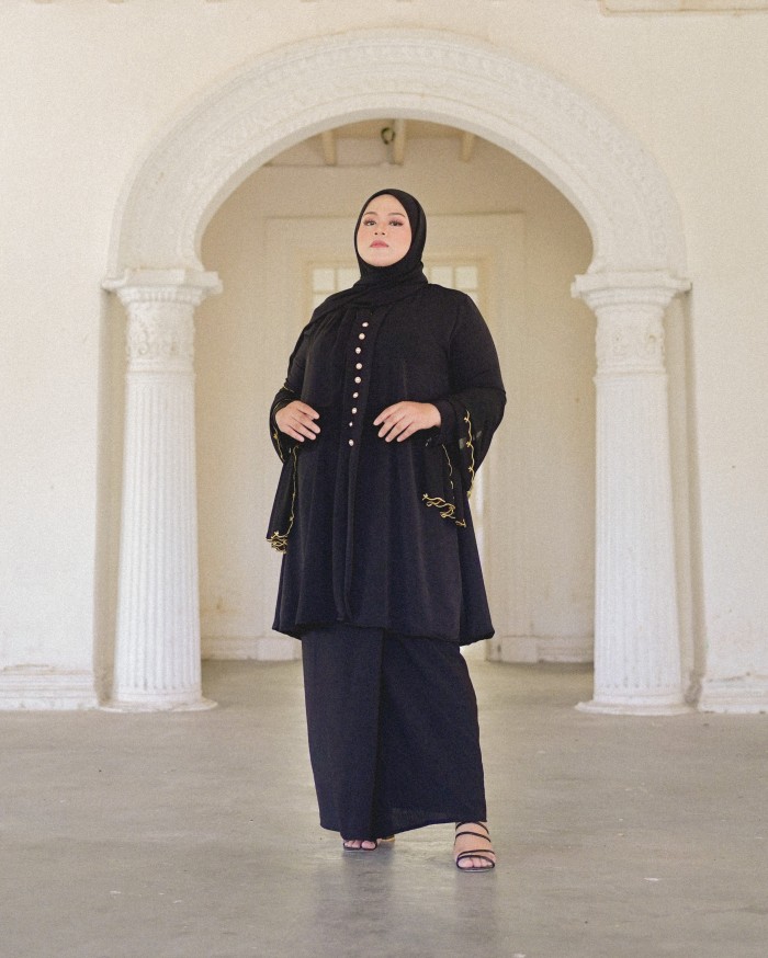 Nona Subaidah Button Kebarung (Black)