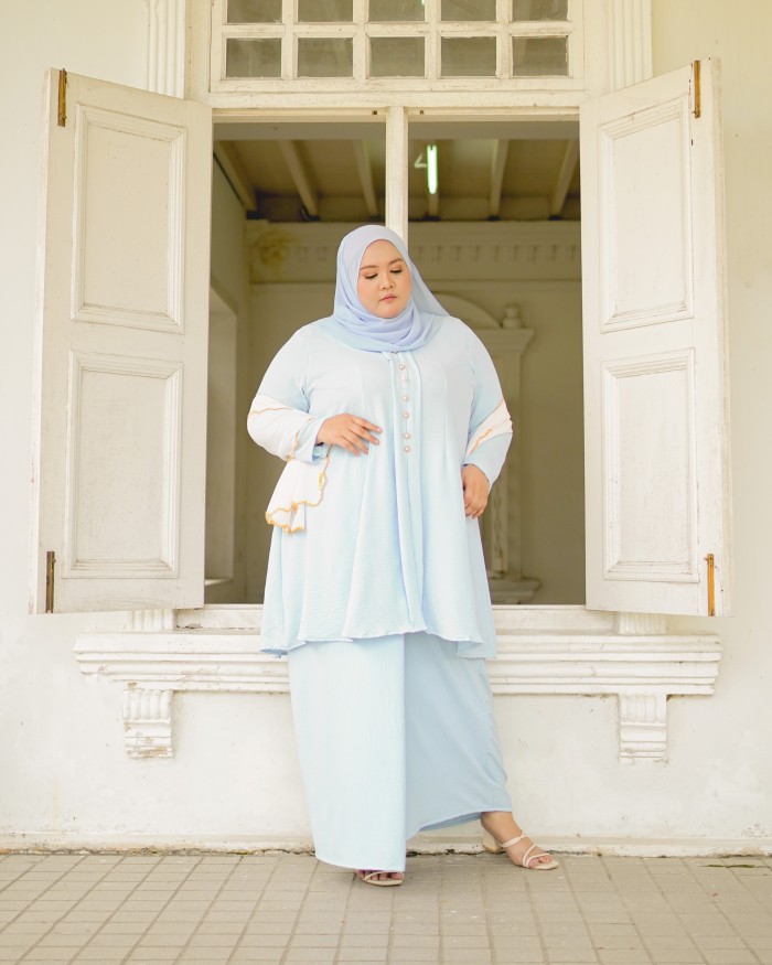 Nona Subaidah Button Kebarung (Baby Blue)