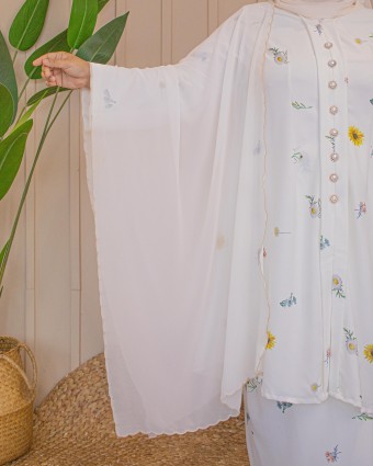 Nona Embroidery Shawl (Off White)