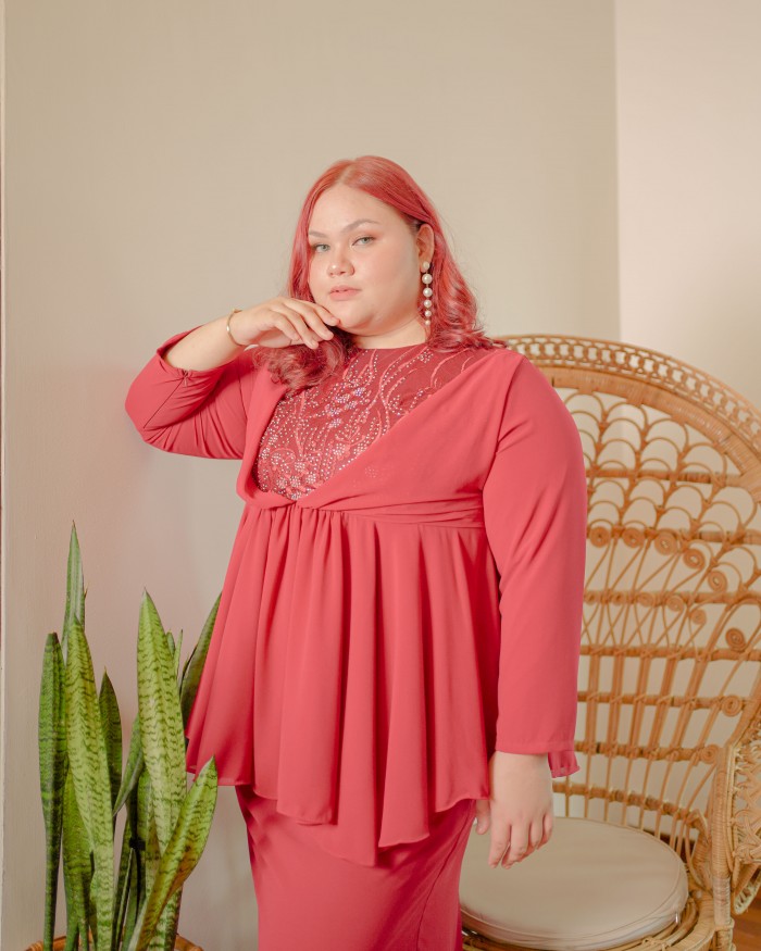 Safoura Luxe Peplum (Chillie Red)