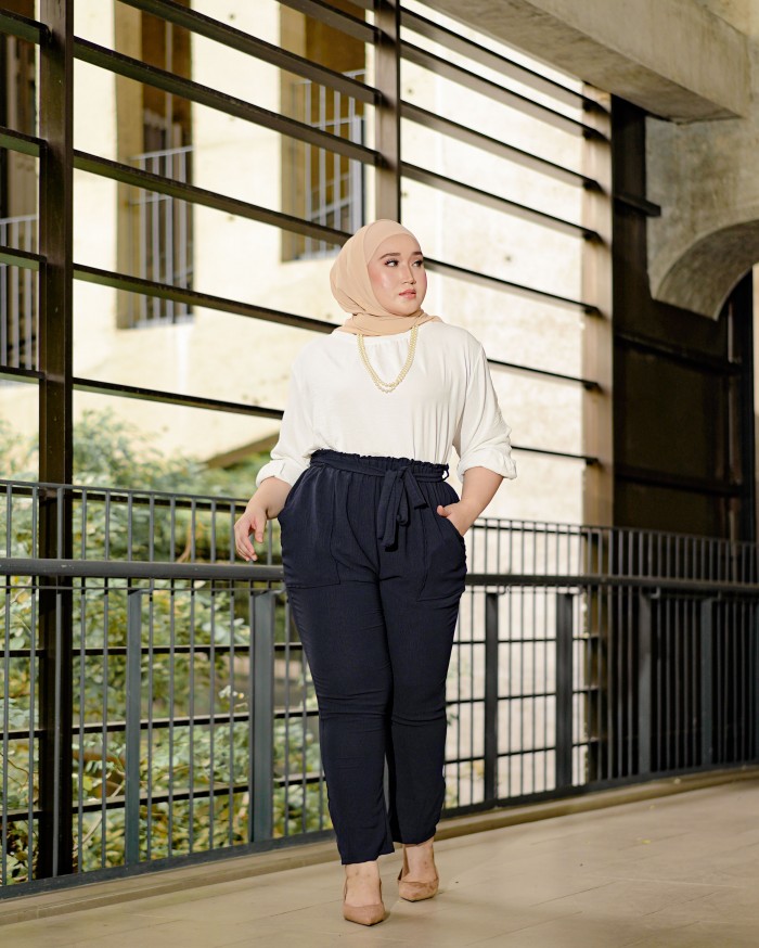 Della Paperbag Waist Tapered Pants (Dark Blue)