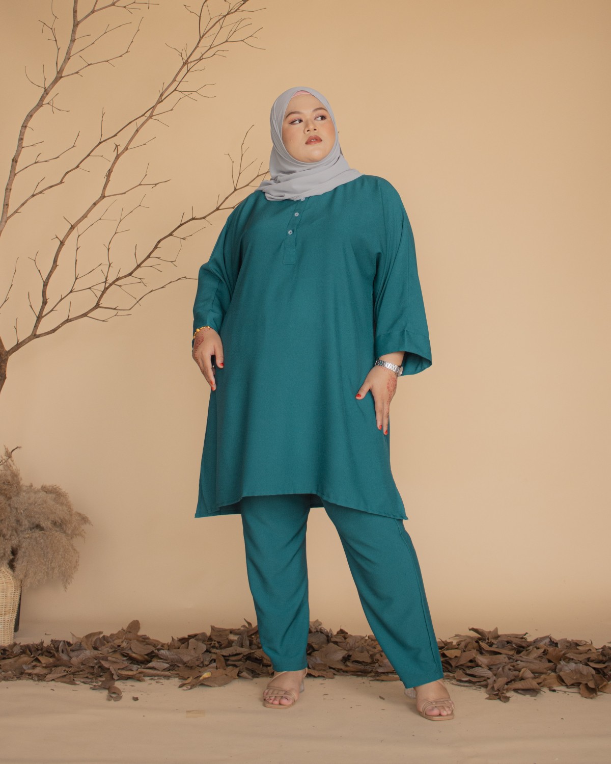 Waheeda Suit (Teal Green)