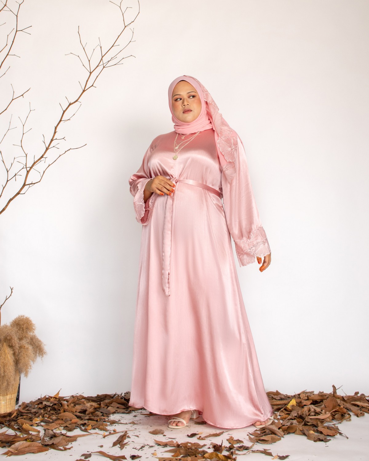 Habeeb Lace Abaya (Soft Pink)