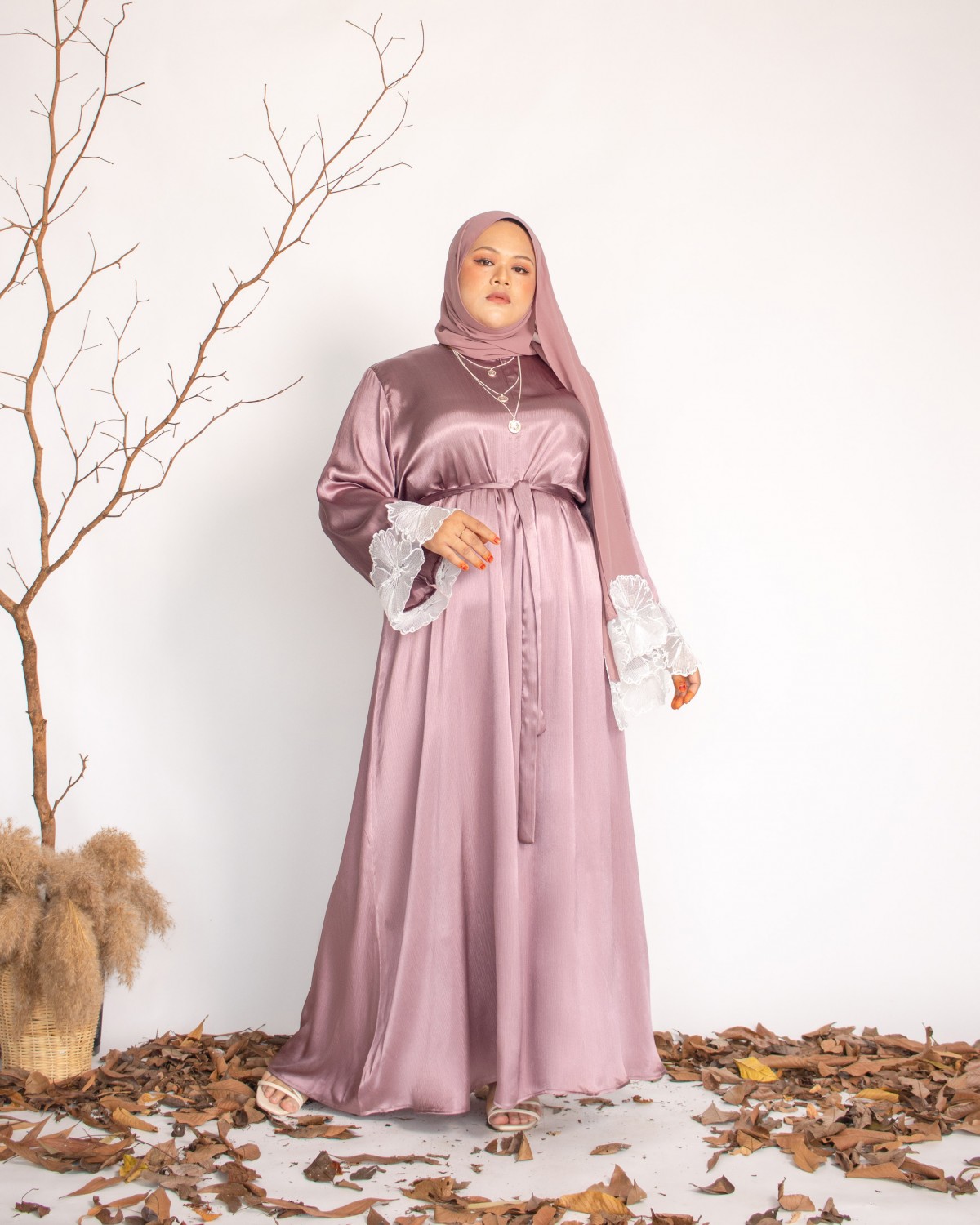 Habeeb Lace Abaya (Dusty Mauve)