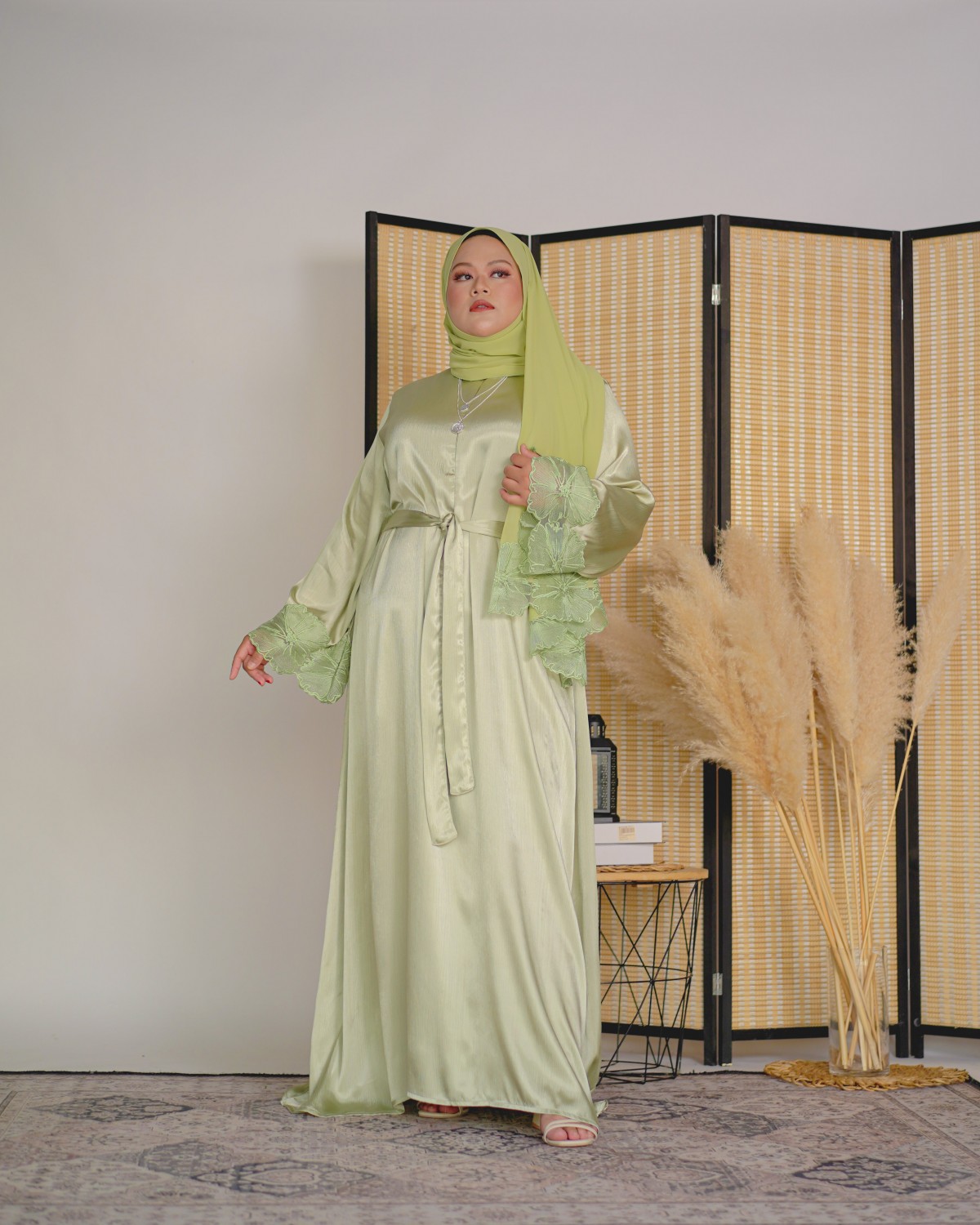 Habeeb Lace Abaya (Pistachio Green)